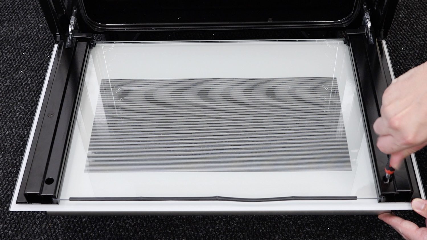 How to Replace an Oven Door Handle Hotpoint